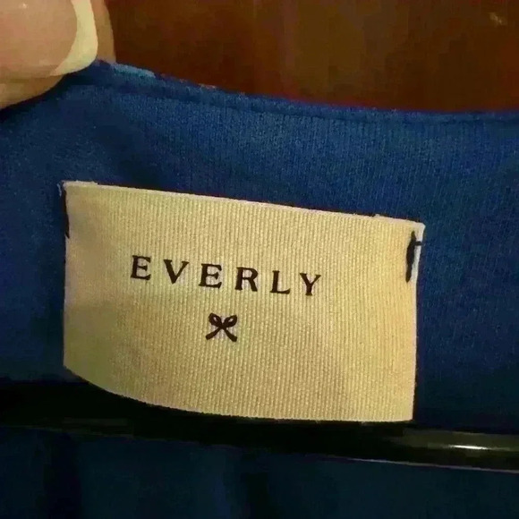 EVERLY Blue Floral Sleeveless, V-neck, Surplice Dress - Made in USA Small - Picture 4 of 5